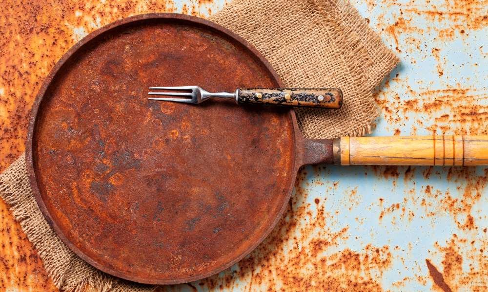 How to remove rust from pots and pans
