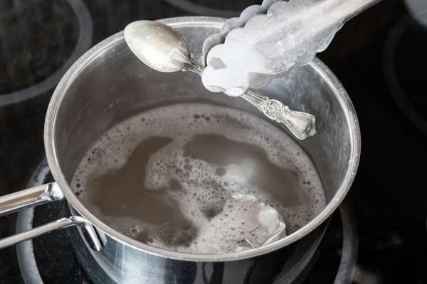 Vinegar Soak remove rust from pots and pans